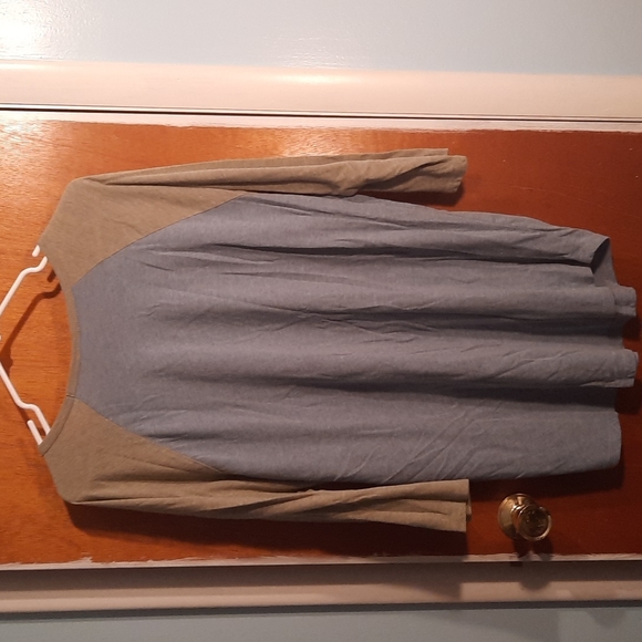 LulaRoe Simply Comfortable 3XL blue shirt with green olive sleeves - Picture 2 of 4